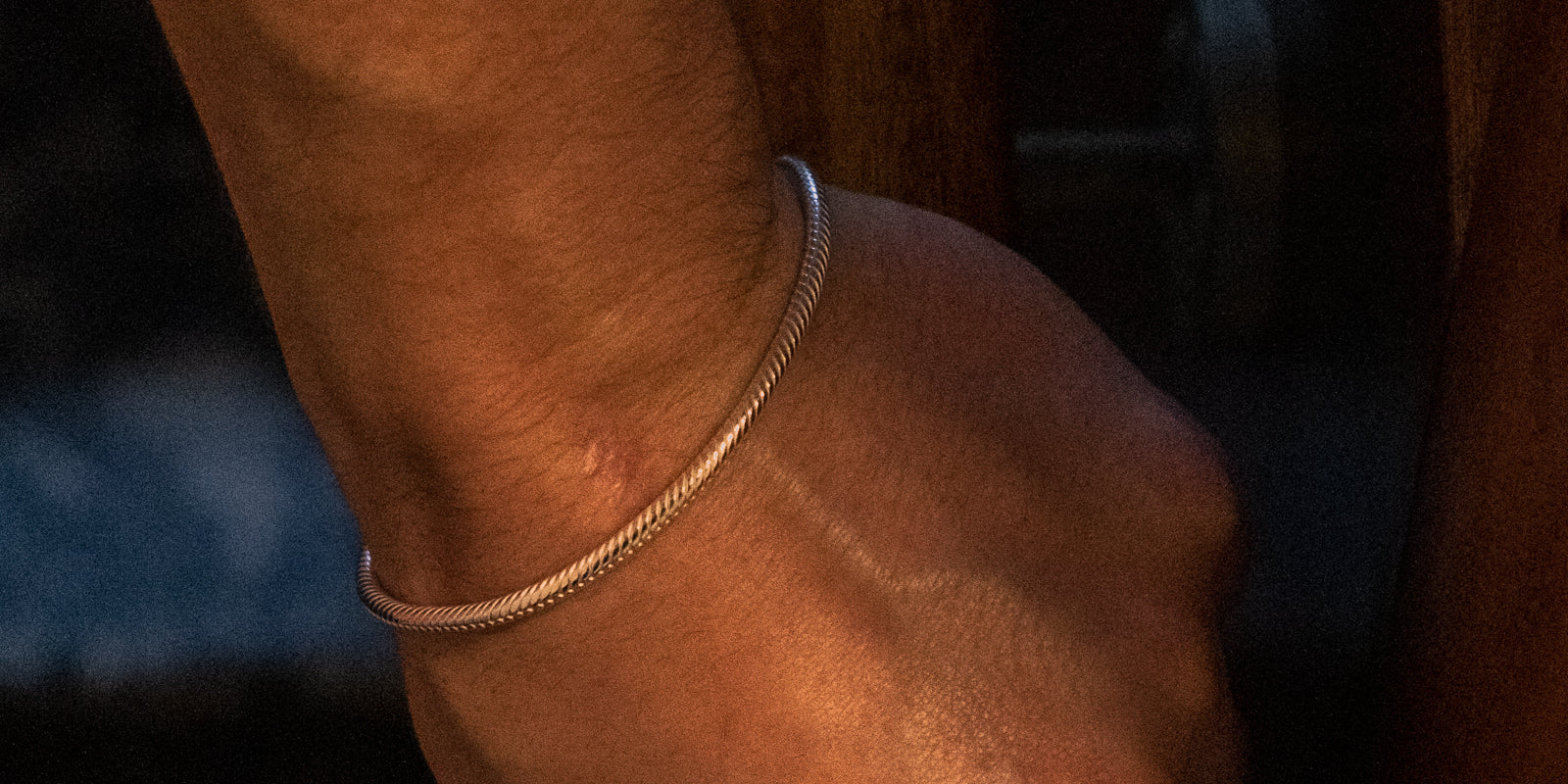 Halskæde og armbånd - tag dem på, og glem alt om dem