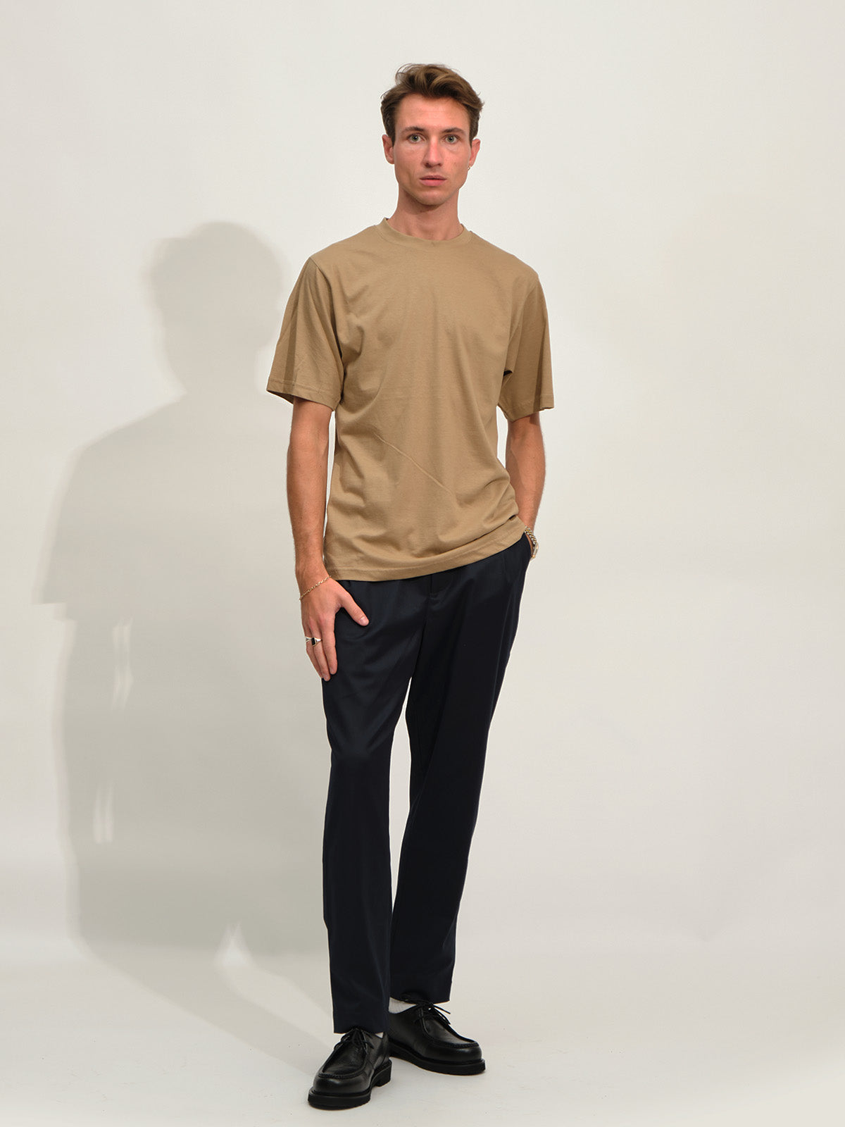 Klassisk basis t-shirt i khaki til mænd