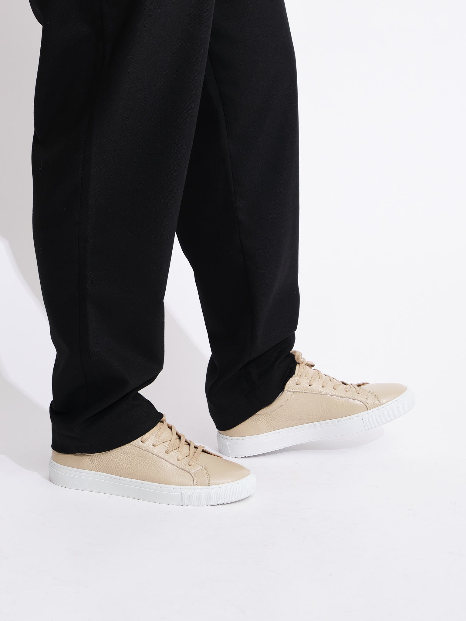 Classic Sneaker | Nude grained