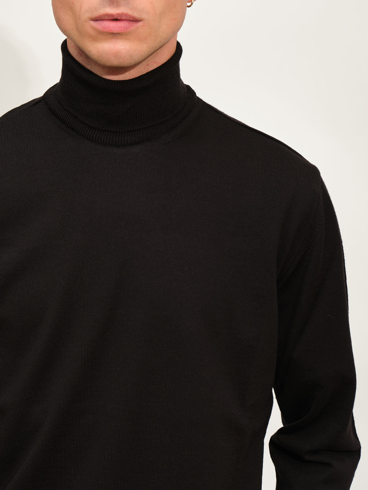 Extrafine Merino Roll Neck Knit | Black