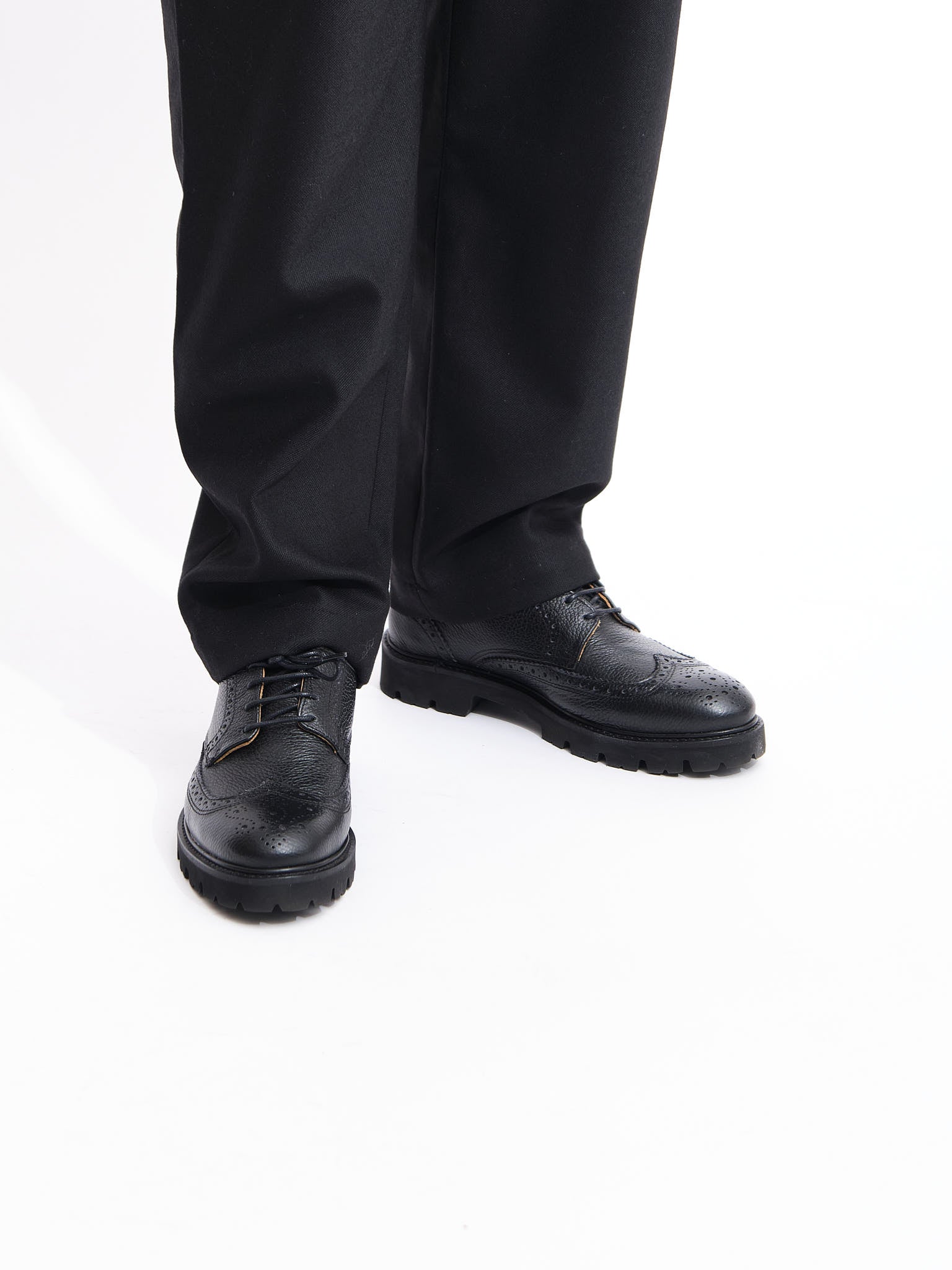 Lightweight Brogue Derby Shoe | Black Grained Leather